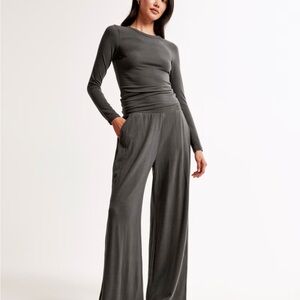 Abercrombie Long-Sleeve Cozy Lounge Knit Tuckable Crew T in Dark Gray, M.